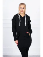 Šaty s ozdobnými volánky a kapucí černé barvy