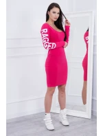 Roztrhané fuchsiové šaty Roztrhané fuchsiové šaty