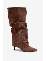 Zvrásněné kozačky s kitten heel na klínu z semiše v khaki barvě Lowen Zvrásněné kozačky s kitten heel na klínu z semiše v khaki barvě Lowen