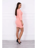 Šaty s meruňkovým výstřihem na knoflíky Šaty s meruňkovým výstřihem na knoflíky