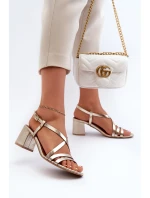 Sametové sandály na nízkém podpatku Maciejka 06653-25 Zlaté