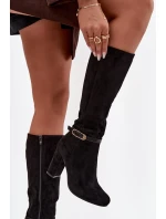 Dámské zateplené kozačky na sloupkovém podpatku se zlatou přezkou Seraphine – černé