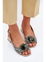 Kožené Dámské Sandály Na Klínku S Dekorativním Květinou Laura Messi 2973 Bílá-Černá Kožené Dámské Sandály Na Klínku S Dekorativním Květinou Laura Messi 2973 Bílá-Černá
