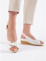 Pěkné  sandály dámské bílé na klínku