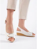 Pěkné  sandály dámské bílé na klínku