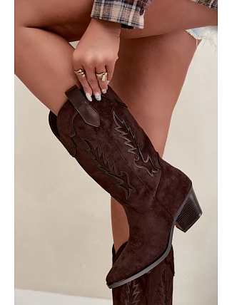 Dámské kozačky v stylu cowboy s podpatkem z eko semiše hnědé Jarissa Dámské kozačky v stylu cowboy s podpatkem z eko semiše hnědé Jarissa