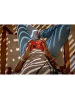 Ovladač Microsoft Xbox Series - pulzující červená barva