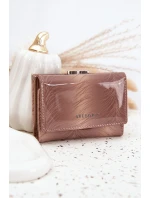 Lakovaná dámská peněženka s třpytivými detaily Cermina – béžová