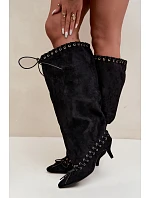 Černé kozačky s kitten heel z semiše s ozdobným šněrováním Juletta Černé kozačky s kitten heel z semiše s ozdobným šněrováním Juletta
