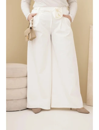 Dámské kalhoty Plus Size s širokou nohavicí a ozdobným květem v pase ecru