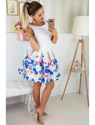 Dámské společenské šaty bez rukávů se skládanou sukní a páskem bílé - Bílá / 40 - Bicotone Dámské společenské šaty bez rukávů se skládanou sukní a páskem bílé - Bílá / 40 - Bicotone