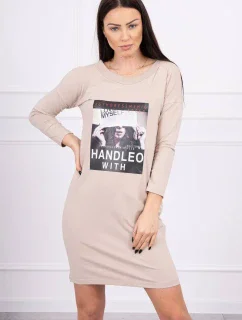 Rukojeť s béžovými šaty s potiskem