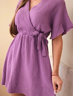 Mušelínové šaty s pasem fialka