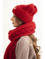 Dámská souprava čepice a šálu s proužkem a ozdobou červená