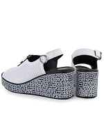 Dámské kožené sandály na platformě bílé S.Barski 7014