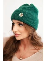 Dámská zimní čepice huňatá s ozdobným knoflíkem zelená
