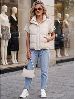 Krátká dámská prošívaná péřová vesta v barvě ecru FashionStreet TY5923 Krátká dámská prošívaná péřová vesta v barvě ecru FashionStreet TY5923