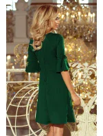 Dámské trapézové šaty v lahvově zelené barvě s rozšířenými rukávy model 6710835 Dámské trapézové šaty v lahvově zelené barvě s rozšířenými rukávy model 6710835