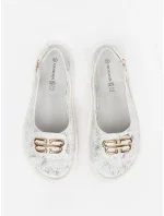 Stylové bílé dámské sandály na klínku Stylové bílé dámské sandály na klínku