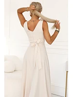 643-3 Elegantní večerní maxi šaty s rozparkem a růžemi - béžové