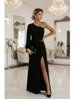 658-1 Třpytivé maxi šaty na jedno rameno s asymetrickými rukávy a rozparkem - černé