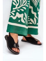 Elegantní Dámské Sandály S Zlatou Ozdobou Na Plochém Podpatku Černé S.Barski KV27-053 Elegantní Dámské Sandály S Zlatou Ozdobou Na Plochém Podpatku Černé S.Barski KV27-053