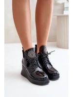 Dámské lakované kotníkové boty na klínku zateplené Vinceza černé Dámské lakované kotníkové boty na klínku zateplené Vinceza černé