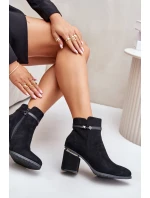 Zateplené dámské boty na podpatku s ozdobným páskem černé Vinceza 16446 Zateplené dámské boty na podpatku s ozdobným páskem černé Vinceza 16446