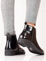 Designové dámské kotníčkové boty černé na plochém podpatku Designové dámské kotníčkové boty černé na plochém podpatku