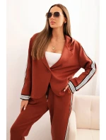 Dámská souprava s viskózou a lampasem a sportovní sako rudy