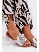 Ekokožené Ploché Sandály Pro Ženy S Dekorativním Detalem Stříbrné Frelie