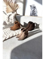 Dámské kovbojské kotníkové boty z přírodní velurové kůže Beretta – béžové