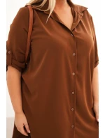 Dámská košilová šaty Plus Size s delším zadním dílem a ohrnutým rukávem tmavě camelová