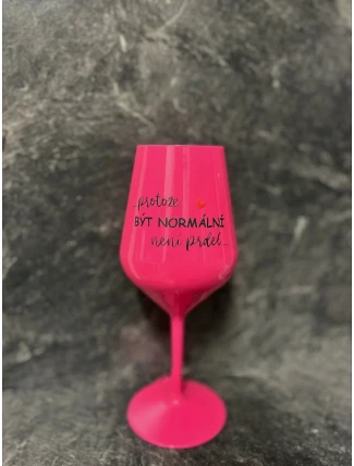 ...PROTOŽE BÝT NORMÁLNÍ NENÍ PRDEL... - růžová nerozbitná sklenice na víno 470 ml