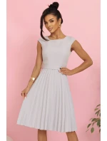 311-20 LILA Plisované šaty s krátkými rukávy a páskem - ŠEDÉ