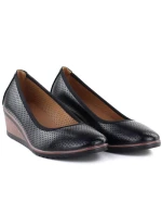 Dámské ažurové lodičky na platformě černé Vinceza 58629