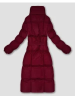 Dlouhá dámská zimní bunda ve vínové bordó barvě s páskem (5M3327-1)