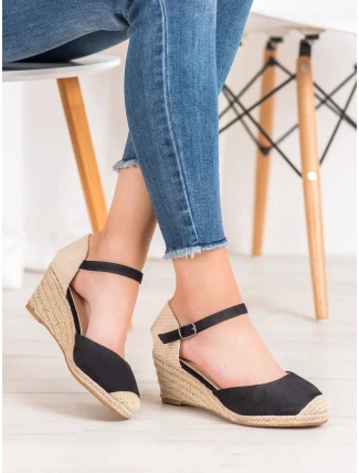 Dámské lodičky na klínku OM247B - Small Swan Dámské lodičky na klínku OM247B - Small Swan