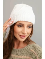 Dámská zimní čepice s vlnou bílá