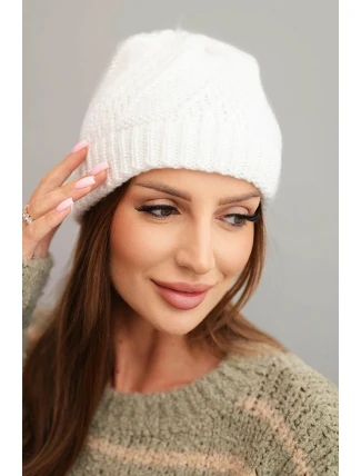 Dámská zimní čepice s vlnou bílá
