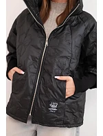 Dámská jarní prošívaná bunda s ozdobným reliéfním vzorem a zipem černá