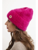 Dámská zimní čepice z huňaté pleteniny a s elegantním knoflíkem fuchsie Dámská zimní čepice z huňaté pleteniny a s elegantním knoflíkem fuchsie