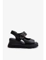 Dámské sandály na klínku a platformě z eko kůže, černá triaola Dámské sandály na klínku a platformě z eko kůže, černá triaola