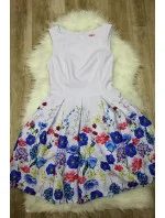 Dámské společenské šaty bez rukávů se skládanou sukní a páskem bílé - Bílá / 40 - Bicotone Dámské společenské šaty bez rukávů se skládanou sukní a páskem bílé - Bílá / 40 - Bicotone