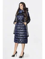 Tmavě modrý prošívaný kabát s vysokým stojáčkem a kapucí (j9-069)