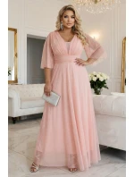654-4 Dlouhé třpytivé plus size šaty s výstřihem a průhlednými rukávy - broskvová barva