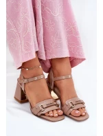 Kožené lakované dámské sandály na podpatku béžové Mevonelle