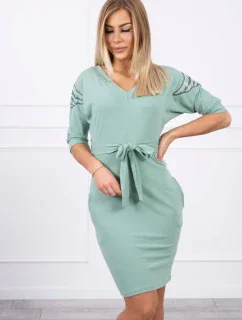 Šaty s křídly na ramenou tmavě mátové barvy