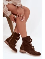 Semišové dámské kotníkové boty s ozdobnými květinami Zazoo 3085 hnědé