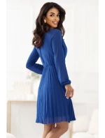 313-18 ISABELLE Elegantní plisované šaty s výstřihem a dlouhými rukávy - chrpově modré